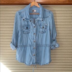 Kut from the Kloth Sky Blue Button-Up Top